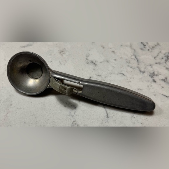 VINTAGE‎ LLOYD DISHER ALUMINUM KITCHEN ICE CREAM, MASHED POTATO SCOOP - Picture 1 of 5